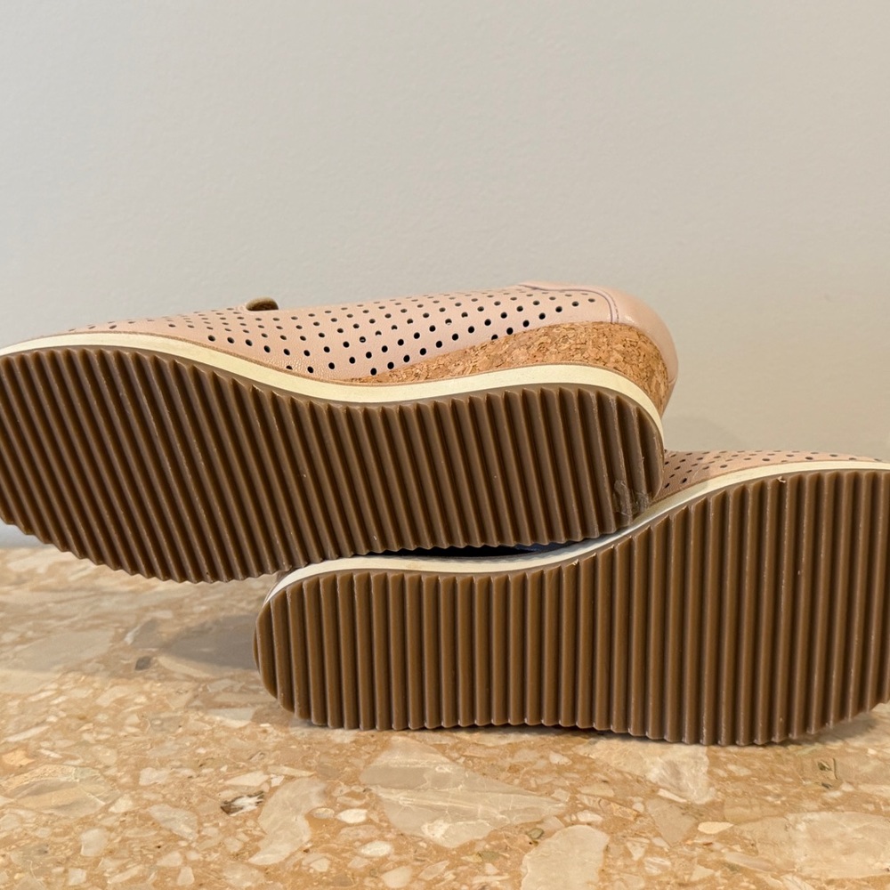 Adrienne Vittadini Light Pink Perforated Wedges - Picture 3 of 3